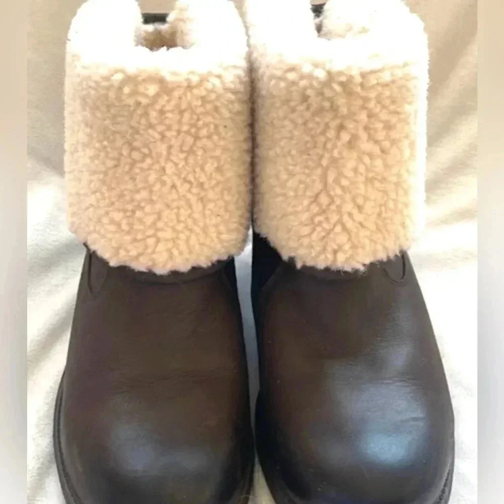 Ugg women’s ALDON water resistant leather boots stout dark brown US size 9